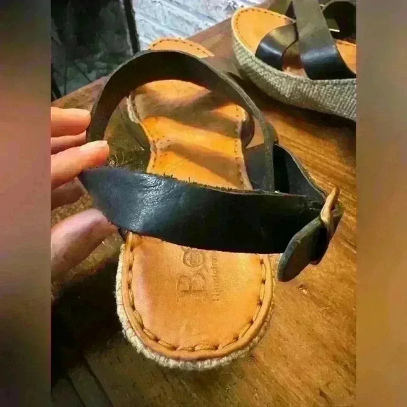 Born Wedge Sandals Women's Size 40/9 Black Leather  Cork Platform Strappy - Picture 8 of 10